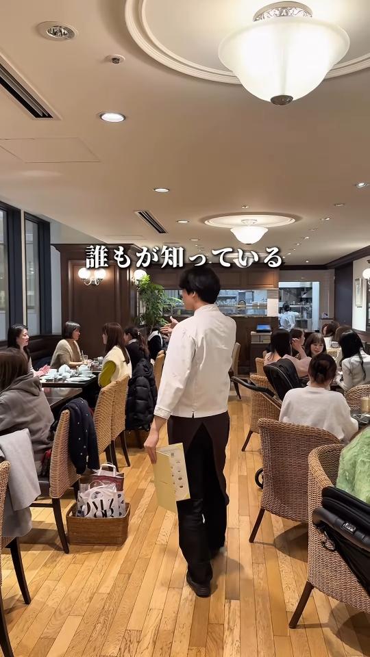 シャンデリアのある店内