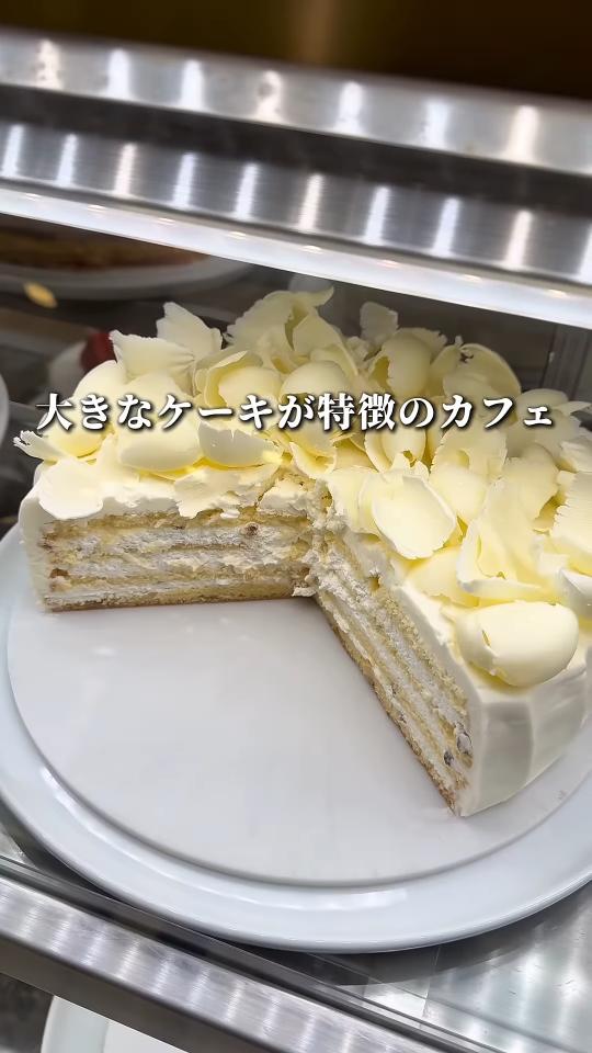 フルーツが層になったケーキ