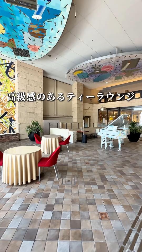 天井画のあるラウンジ