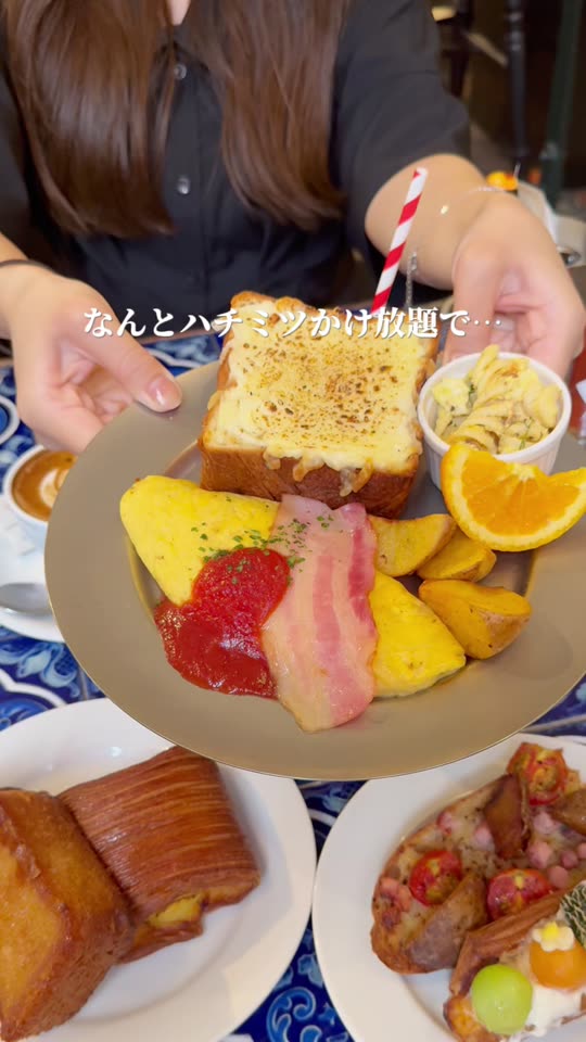 トーストとオムレツのプレート