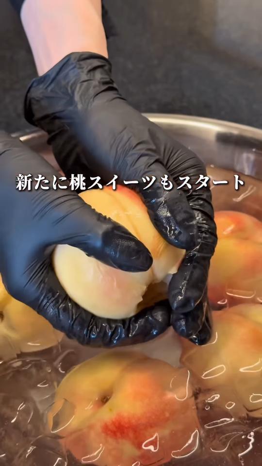 皮をむいた桃