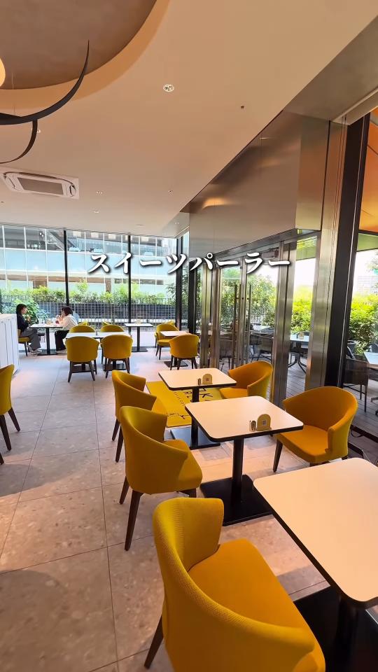 明るい店内