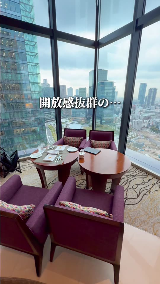 窓際のゆったりした席