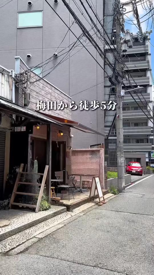 路地に面した店構え